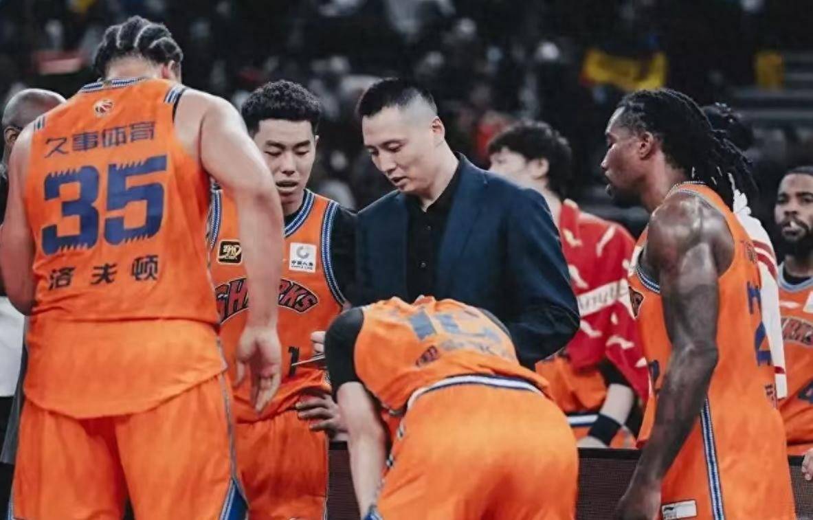 曝上海男篮接触NBA冠军后卫，欧锦赛场均28.3分，三分球命中率61%